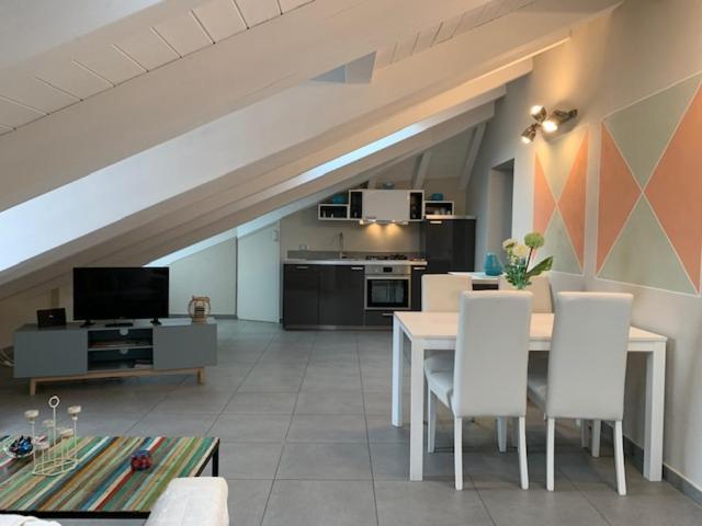 Mansarda Amore Apartment กันโนบีโอ ภายนอก รูปภาพ
